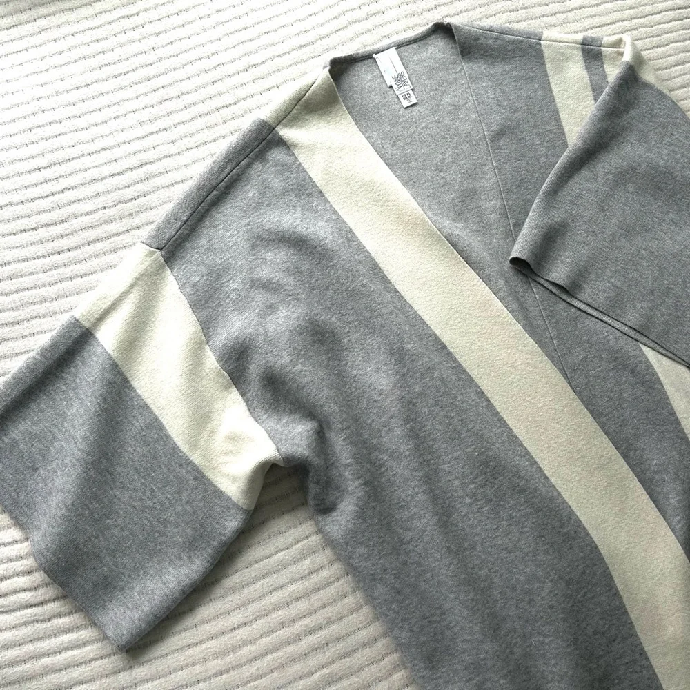 Open Front Kimono Sweater Cardigan Poncho Shawl Wrap Size XL Gray and Cream - Picture 6 of 9